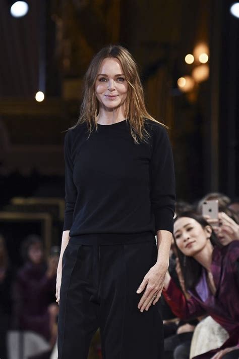 Stella Mccartney Encourages Circular Economy With The Realreal Partnership
