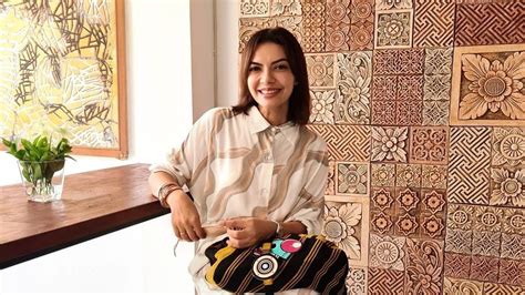 Sering Bikin Pejabat Ketar Ketir Najwa Shihab Ternyata Bucin Ke Suaminya Entertainment