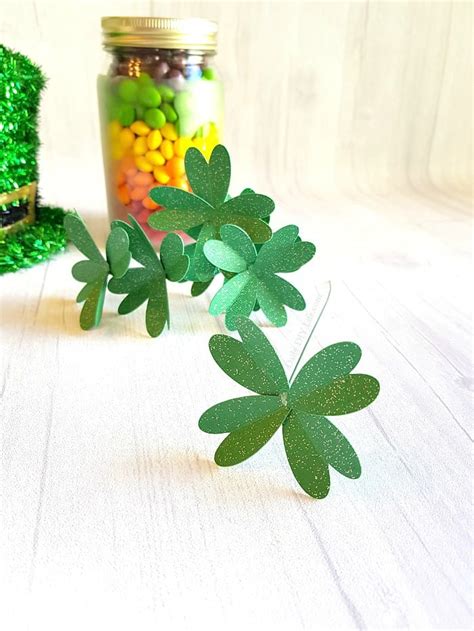 How To Make Diy Paper Four Leaf Clovers An Easy Cricut Craft