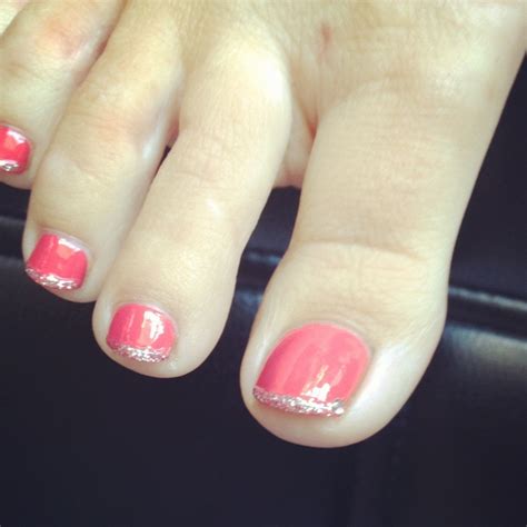 White french tip toes with design. pretty - do a color and then French tip with a glitter ...