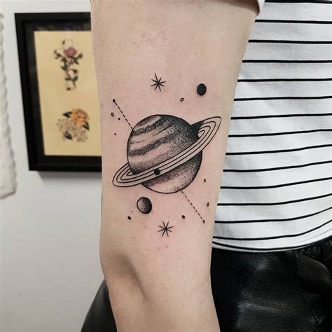 Значение тату планеты сатурн фото тату Сатурн Tattoo Saturn