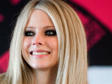 Avril Lavigne Singer Blonde Wallpapers Hd Desktop And Mobile Backgrounds