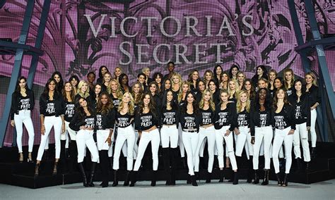 Victorias Secret Fashion Show 2016 En París Bella Y Gigi Hadid