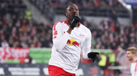 Time to get warm, reds — it's a chilly one! Barcelona and Real Madrid are ready to battle it out for RB Leipzig defender Ibrahima Konate ...