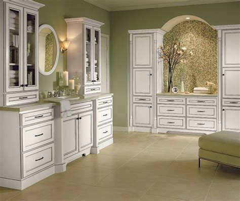 You'll find a huge variety of bathroom storage solutions in modern and traditional designs to suit your specific tastes. Alpine White Bathroom Cabinets - MasterBrand