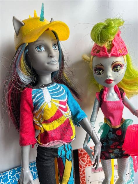 B 2 Monster High Neighthan Rot LagoonaFire Freaky Fusion 2 Dolls With