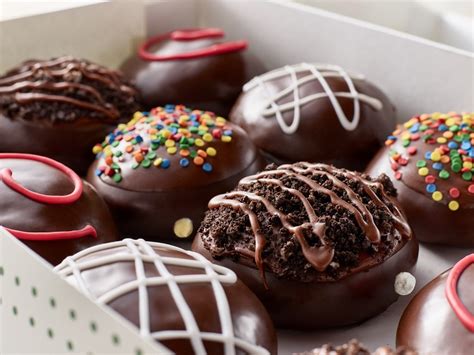 Calling all krispy kreme fans! Krispy Kreme Made an All-Chocolate Version of Its Oreo ...