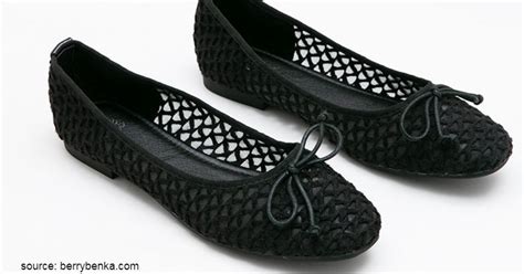 Foundation cair dari purbasari ini juga tidak membuat kulit kering, dan juga dapat mengontrol minyak berlebih. 10 Merk Flat Shoes Lokal Terbaik Harga Mulai Rp99 Ribuan-an