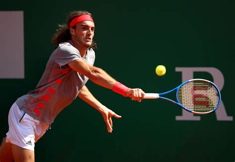 Stefanos tsitsipas comes back from two quarters down to run away with the win against corentin moutet at. Stefanos Tsitsipas cayó ante su bestia negra y no sumó puntos en Francia