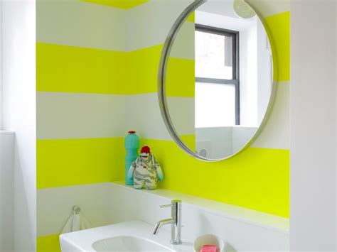 Bold Bathroom Colors That Make A Statement Hgtvs Decorating And Design
