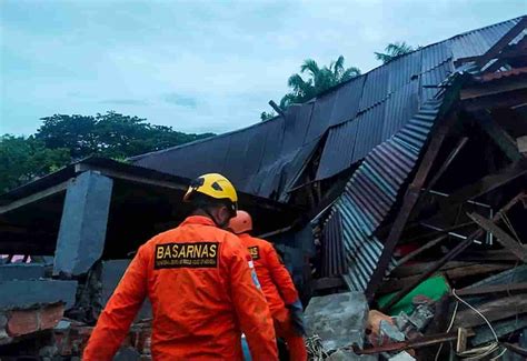 Terremoto Indonesia oggi a Sulawesi: magnitudo 6.3, decine di morti e
