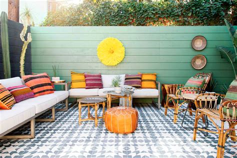Linking the backyard or courtyard to the family room or kitchen, breaks down the division between inside and outside, making the total area appear larger. Small Patio Decorating Ideas | Fast-Growing Climbing Vines ...