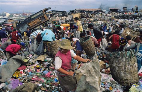 Recycling Rubbish On Smokey Mountain Manilla Philippines Nigel