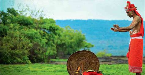 Скачать с ютуб theyyam malayalam new status2019. Theyyams in Kannur take a break | theyyam | culture ...