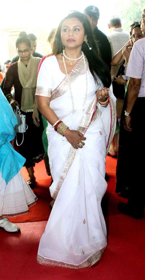 Rani Mukerji Stuns In White And Gold Saree At Durga Puja 2019 Celebrations India Tv