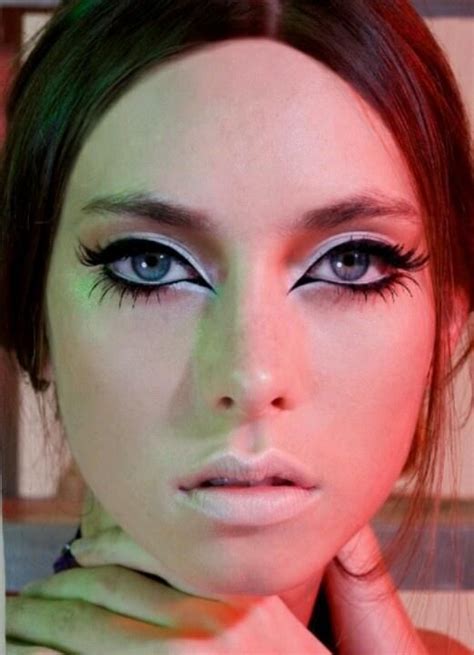 Bold 60s Eye Makeup Perfect For A 60s Themed Party Youresopretty