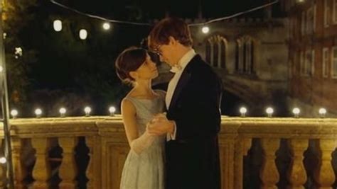 Baseado na biografia de stephen hawking, o filme mostra como o assim como o jogo da imitação, a teoria de tudo é a cinebiografia de um gênio cientista britânico que não teve uma vida fácil (no caso, o físico. Filme: A Teoria de Tudo - Smiletic.com