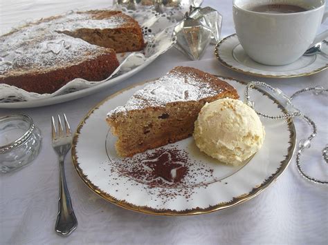 Check spelling or type a new query. Supersaftiger lauwarmer Weihnachts-Angeber-Kuchen | Rezept ...