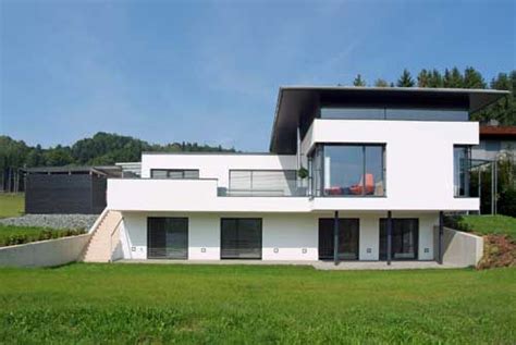 Soll es ein klassisches einfamilienhaus mit gelbem putz. Pin von Martin Pichler auf Haus Hanglage in 2020 | Haus ...
