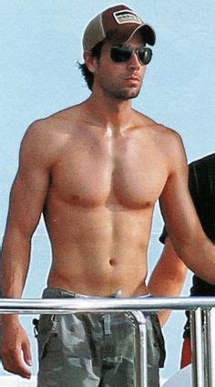 Enrique Iglesias Muscles Latino Men Pose Celebrity Travel Shirtless Men