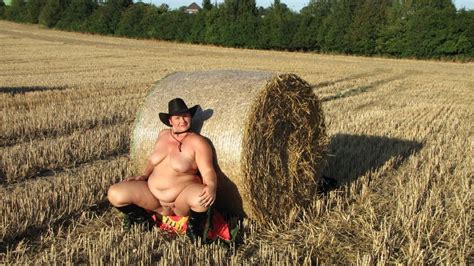 Anna Naked On Straw Bales Pics XHamster