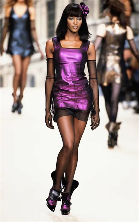 Naomi Campbell S Best Runway Looks Proving She Is The OG Supermodel