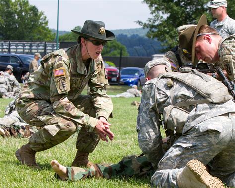 Drill Sergeants Mentor Cadets For The First Time Form Bonds Article