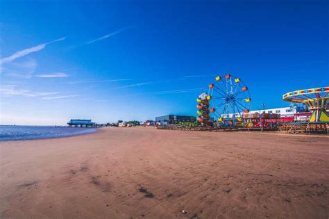 Girl 15 Dies After Being Pulled From The Sea At Cleethorpes Beach