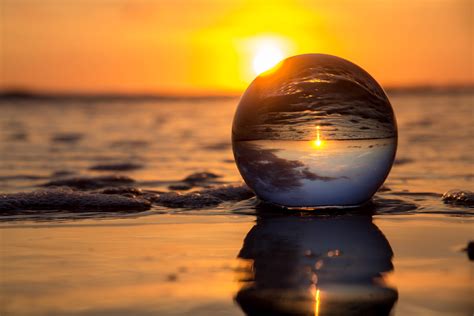 รูปภาพ กระจก น้ำ มหาสมุทร ดวงอาทิตย์ พระอาทิตย์ขึ้น ทรงกลม การ