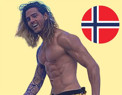 sexy norweger henrik spielt mit klischees and ist der hit auf tiktok wmn