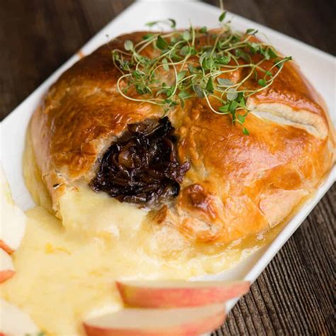 Caramelized Onion Baked Brie en Croûte - Self Proclaimed Foodie