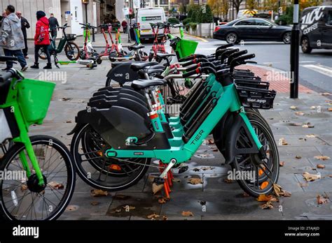 London Uk 27th November 2023 Tier And Lime E Bikes For Hire In