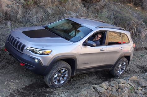 2019 Jeep Cherokee Suv Gets A Brand New Look Cnet