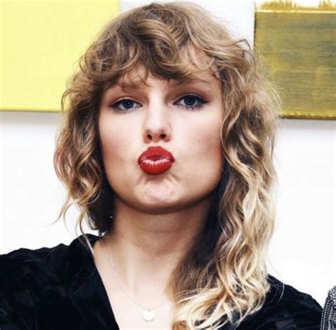 Secret Sessions London Taylor Swift Poses With Fans During Lover