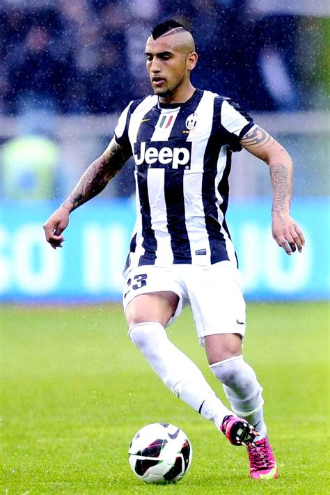 Arturo vidal en la juventus era una verdadera bestia por esto los italianos lo nombraron rey. Arturo Vidal FC Juventus 2013 - juventus Photo (34359280 ...