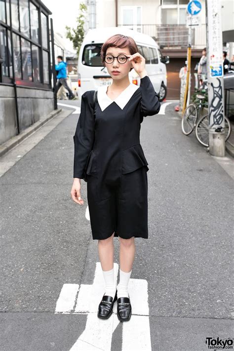 Cute Short Hairstyle Round Glasses And Peter Pan Collar Dress In