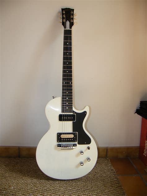 Check spelling or type a new query. Photo Gibson Les Paul Junior Faded - Satin White : Gibson ...