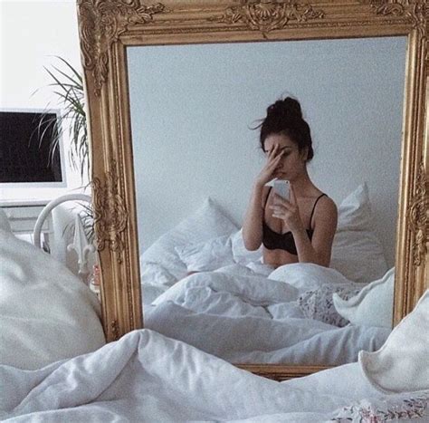 Pin By Julia Nowak On Selfies And Fashion Mirror Selfie Poses Bed