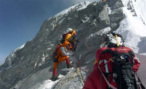 Mount Everest Dead Bodies Melting Mount Everest Glaciers Reveal Dead