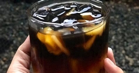 1 bungkus agar cincau 3 sdm gula pasir 3 lembar daun pandan 1 bungkus santan instan 2 keping gula merah 2 liter air langkah. Resep Es Cincau Hitam Nangka Gula Merah oleh Valentina ...