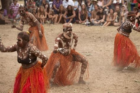 dancers perform at the laura aboriginal dance festival australianos aborigenes australianos