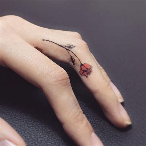 69 Tatuajes En Los Dedos Para Chicas Que Te Encantarán