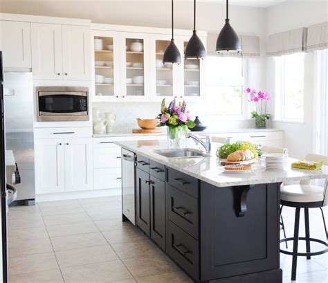Houzz Most Popular Features For A New Kitchen Traditional Kitchen