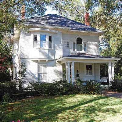 If your neighborhood is not safe, you and your family will live in fear and you may be unable to sell the home without suffering a financial loss. Best Old House Neighborhoods 2011: The South | Cottages ...