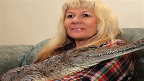 6 PEOPLE WITH THE MOST UNUSUAL PETS - YouTube