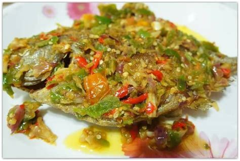 Ikan bawal juga merupakan jenis. Sedap Terangkat! Resipi Ikan Bawal Sambal Hijau Memang ...