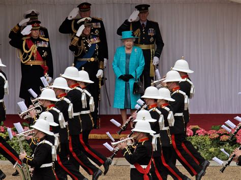 Queen Elizabeth Ii Takes In Military Parade For Diamond Jubilee Cbs News