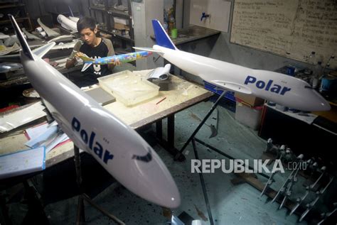 Karikatur pesawat terbang / galeri gambar orang merakit pesawat terbang karikatur | puzzze pesawat terbang adalah pesawat udara yang lebih berat dari udara, bersayap tetap, dan dapat. Karikatur Pesawat Terbang / Anak Anak Pesawat Gambar Unduh ...
