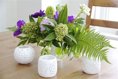 Learn How To Make A Spring Floral Arrangement