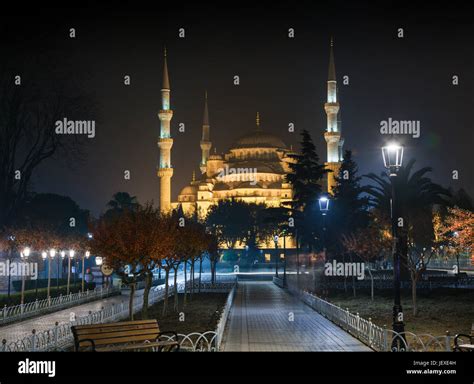Blue Mosque At Night In Istanbul Stock Photo Alamy
